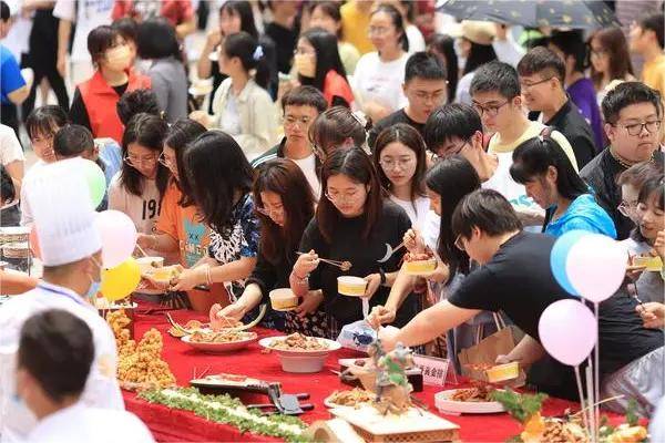 b体育塑造小吃消费新场景 厨校长特色小吃助力打造城市“爆款”(图1)