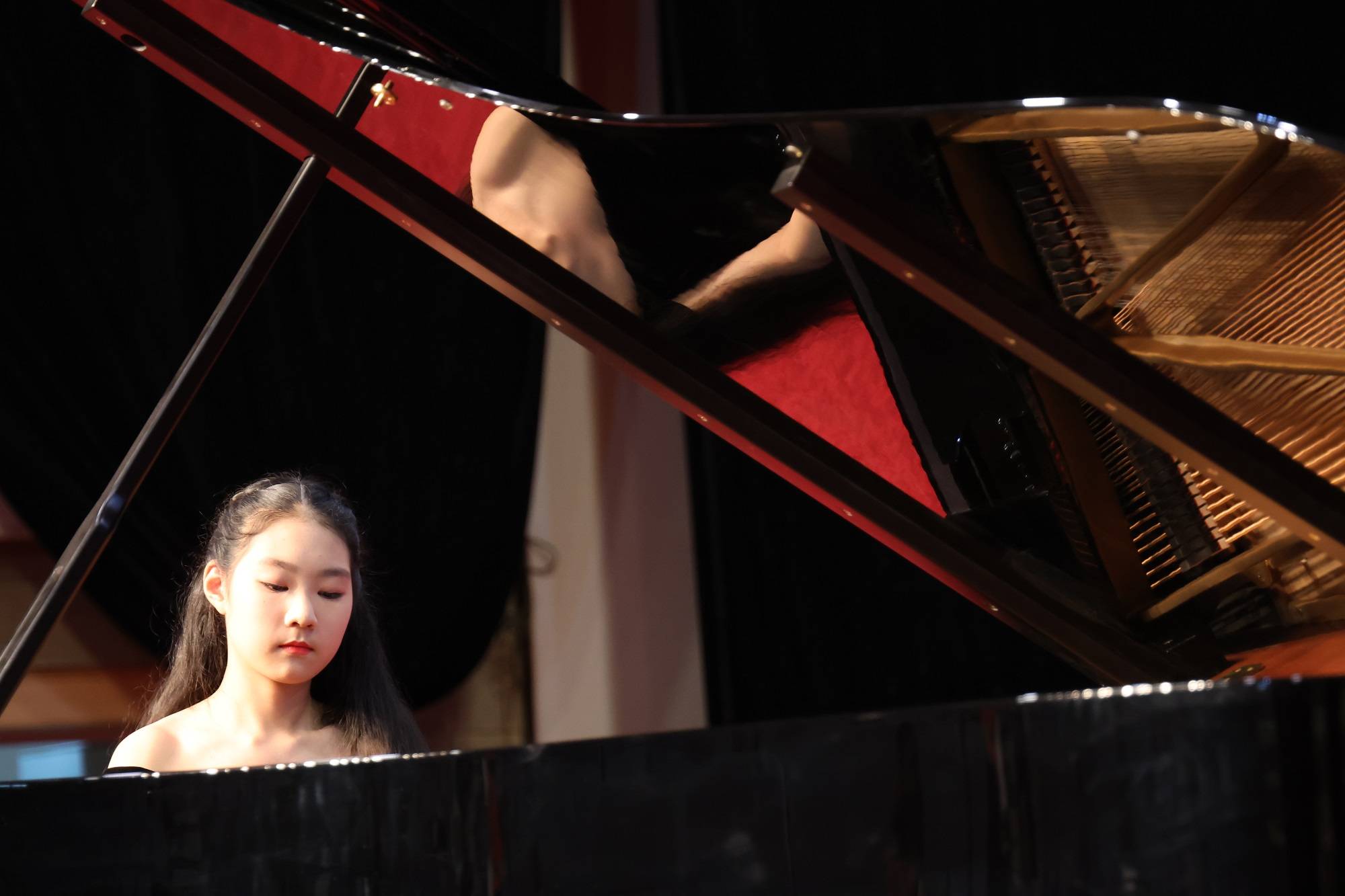 11岁少年钢琴家李佳忆钢琴独奏音乐会圆满成功！