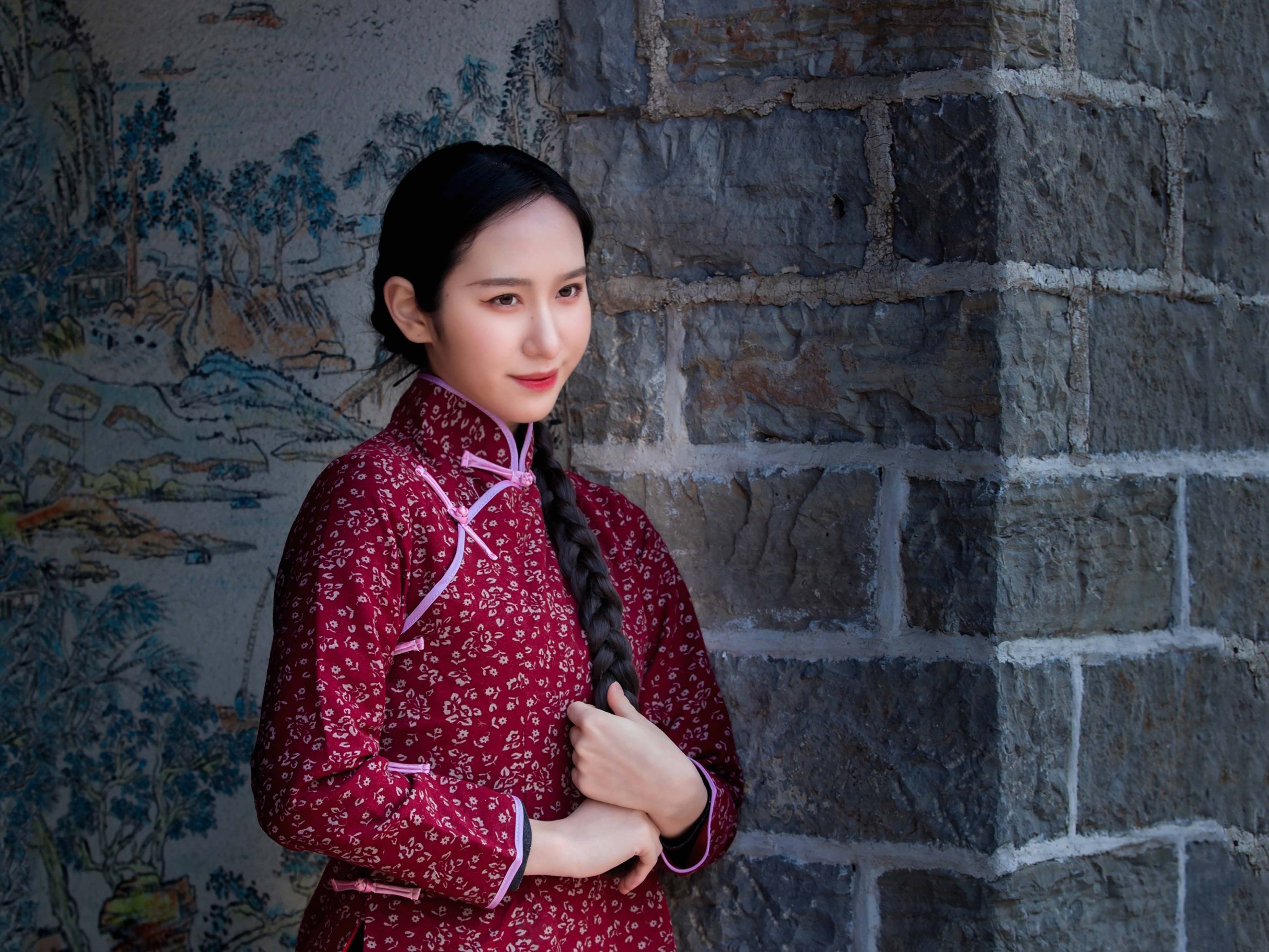 来我家串门的两个姑娘，一个十六，一个十八