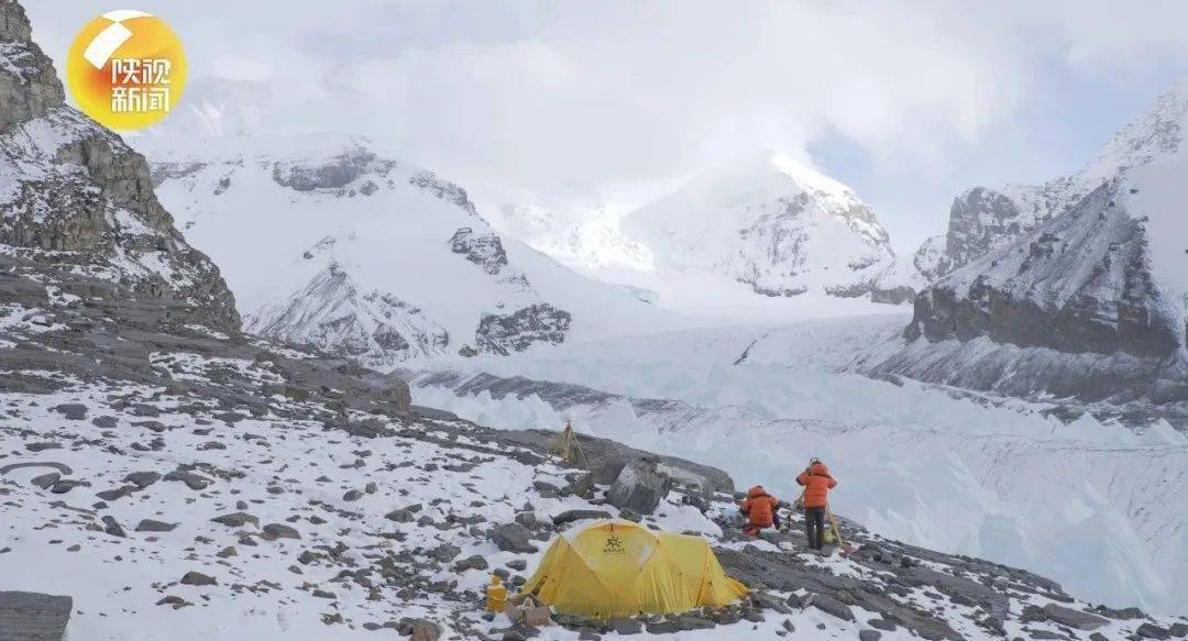 勇攀高峰,虽然攀登珠峰一波三折,战高寒,克缺氧,斗风雪,从拉萨返回