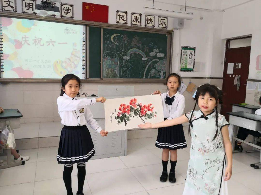 迎接少代会争做好队员来看看北碚区各中小学五彩缤纷的六一