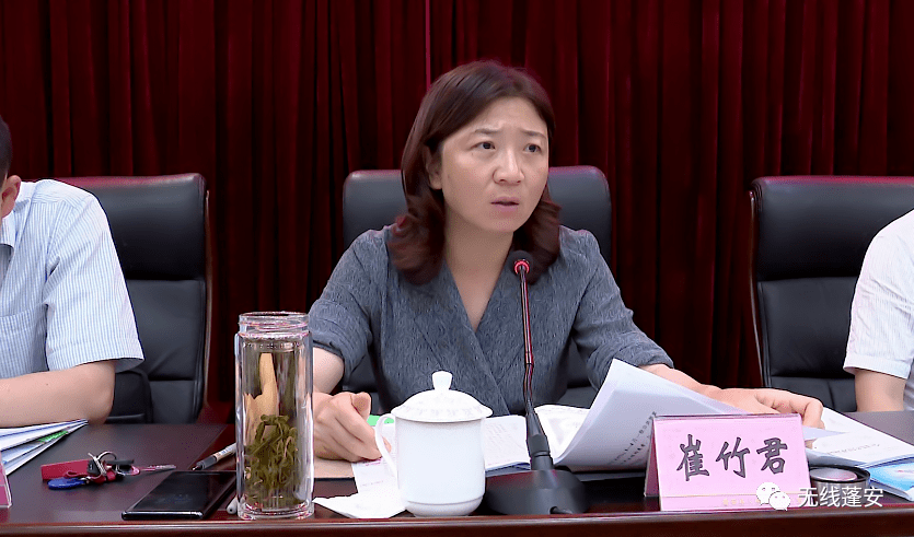 县委书记崔竹君出席会议并讲话,县委副书记,代县长唐方春主持会议.