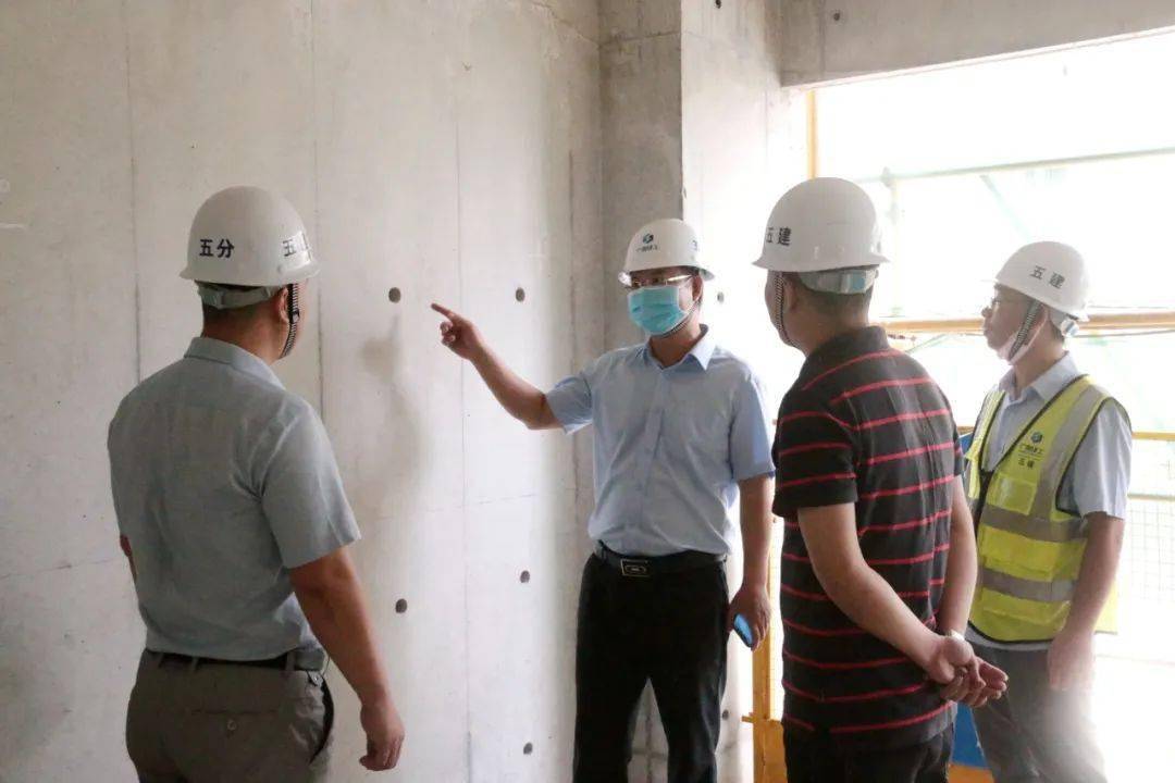 蒙勇到公司南宁片、柳州片项目开展垂直运输起重机械设备专项检查暨二季度质量安全生产大检查