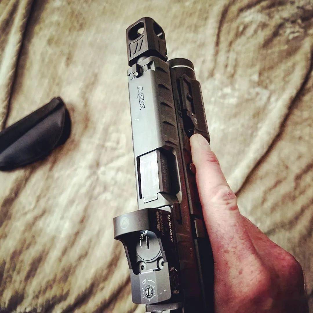 【beretta apx手枪图集】摒弃传统的现代化手枪