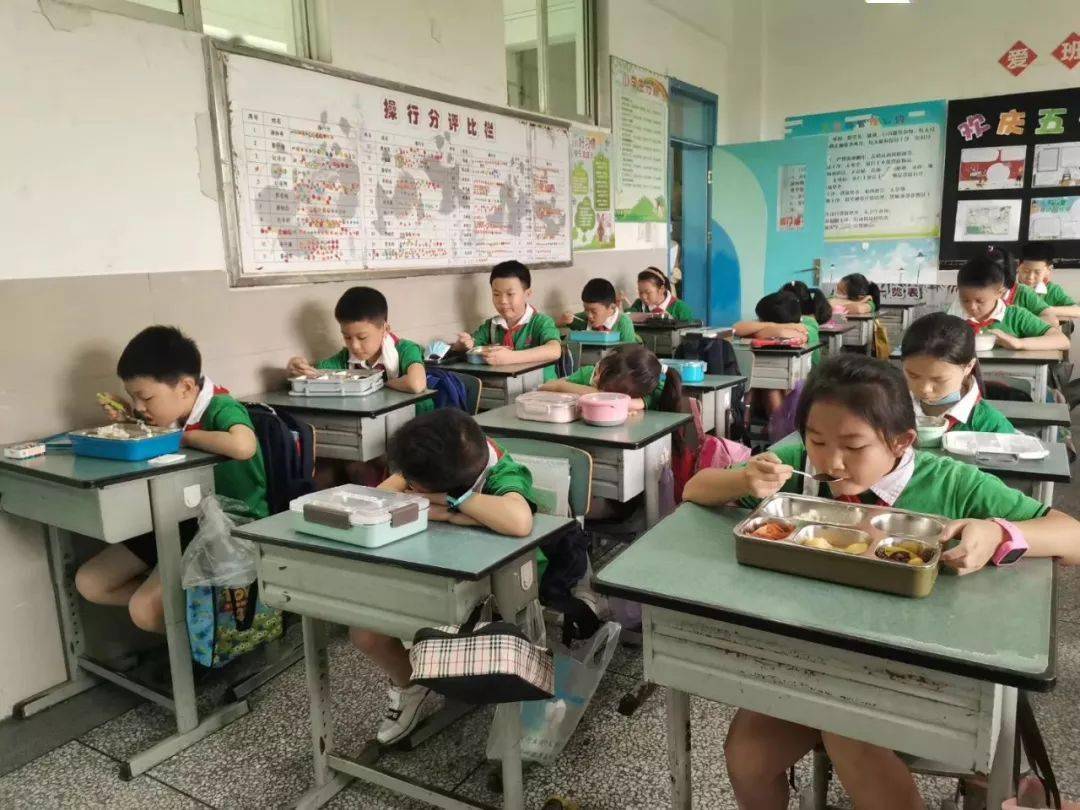 怎么在学校变好看 9eab5e5021984bc291fdafe7dbc1660a.jpeg