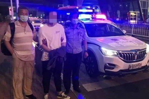 网恋女友竟是“抠脚大汉” 一男子被骗2万余元