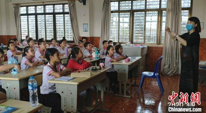 豫籍女教师老挝援教记：“疫”后再喊一声“米因”