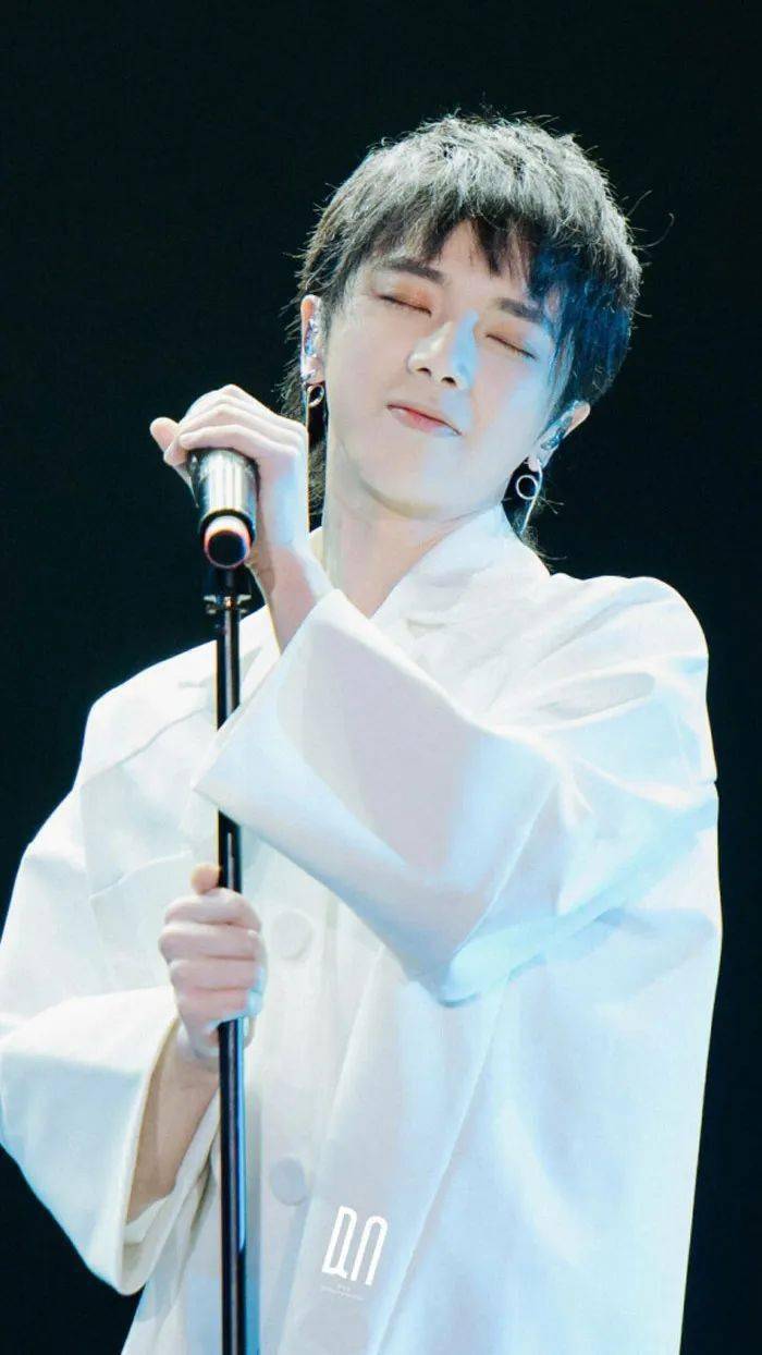 华晨宇,花花,喜欢花花的可以快来呀.手机壁纸锁屏.