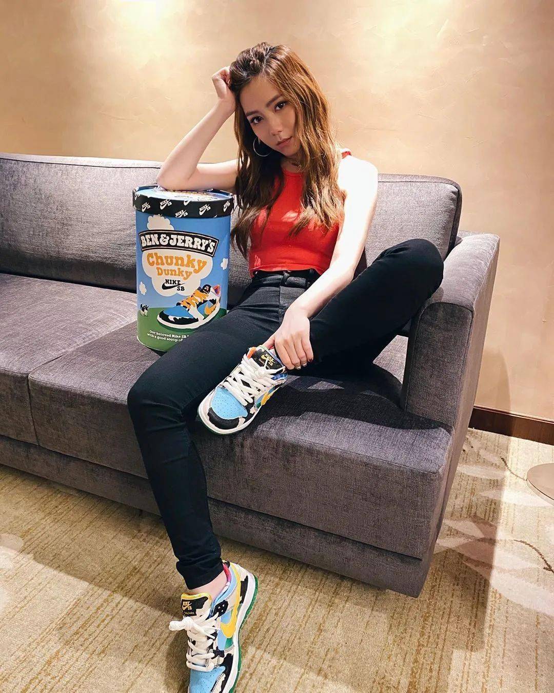 天价冰淇淋 dunk sb 明星人手一双,但冠希开箱的新 aj