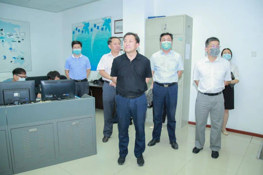 北京市人力社保局党组成员、副局长贺锐一行到我校调研