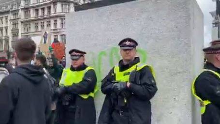 英国|“丘吉尔”也遭殃了