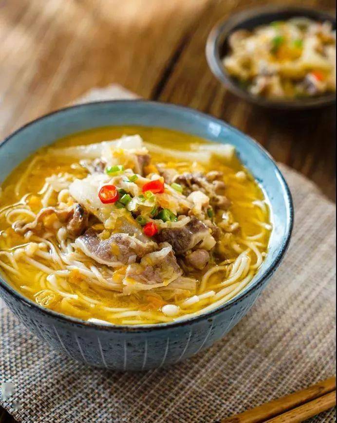 酸汤肥牛面