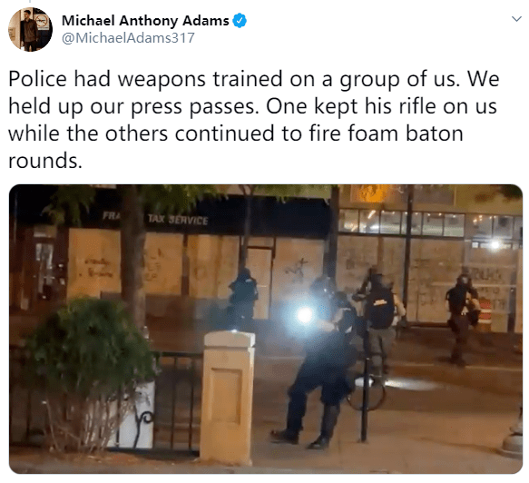 瞄准永久失明、被暴打...记者：警察瞄准了我