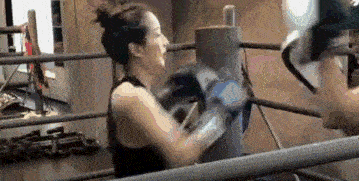 我们当中多少人每天跑一公里都累得气喘吁吁,可郑秀文一跑就是11年.