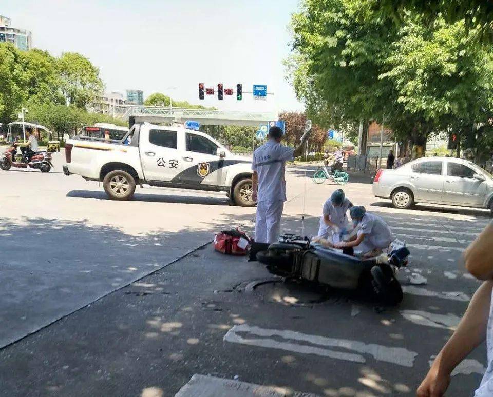 心痛!绵阳南湖车站旁发生一起车祸,一小学生事故中死亡