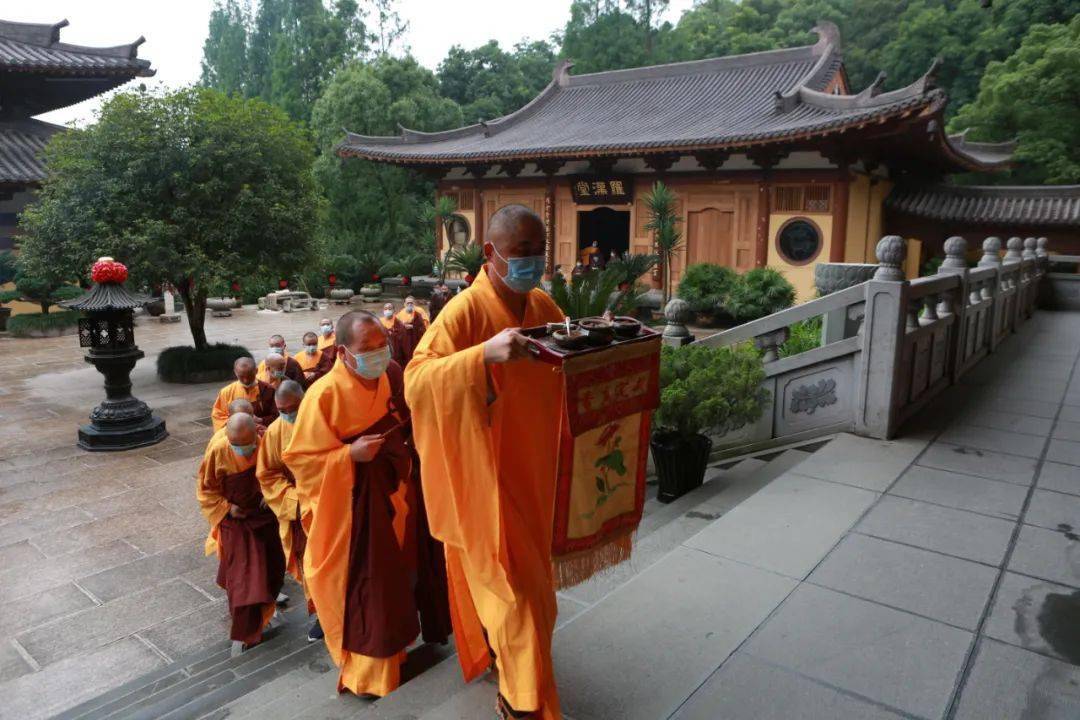 温州市护国寺举行疫情常态化防控下首日恢复开放仪式