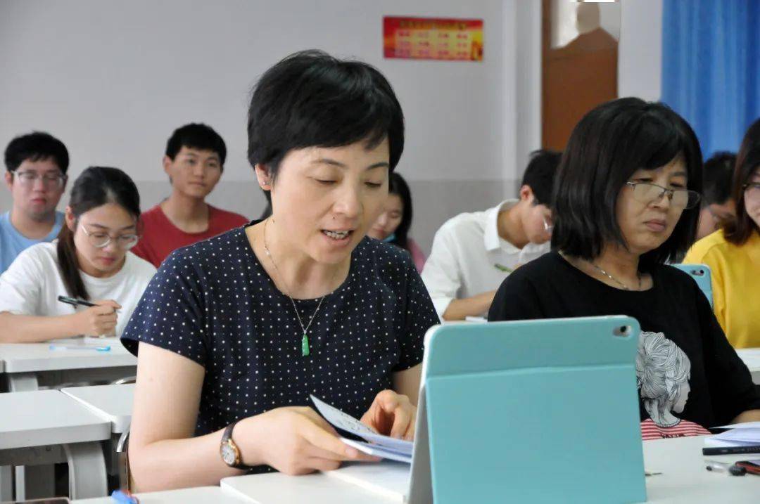我校初中语文教研组与贵州兴义市阳光书院教研组开展线上协调的教研组