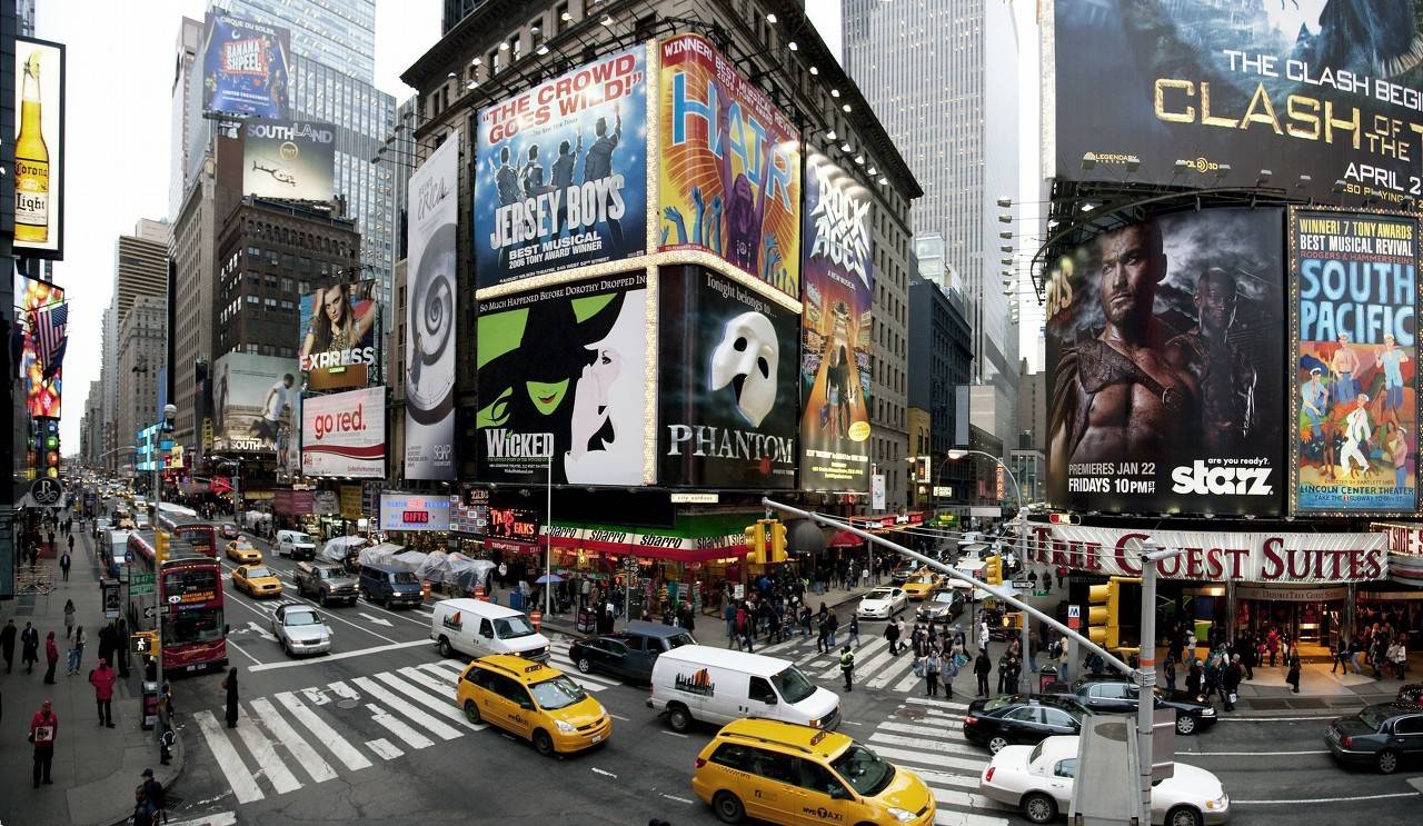 纽约时报广场:是美国纽约曼哈顿的一个商业中心