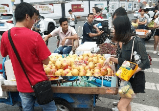 来凤人摆地摊要不要办营业执照要不要交税需要注意些什么答案来了