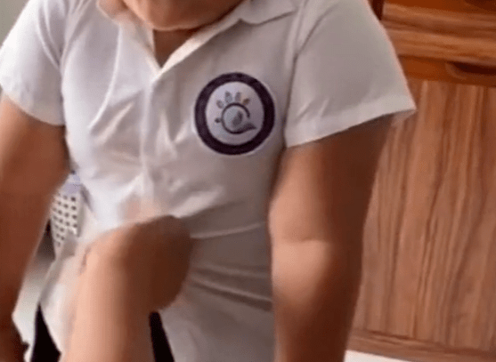 开学了,校服扣却系不上?