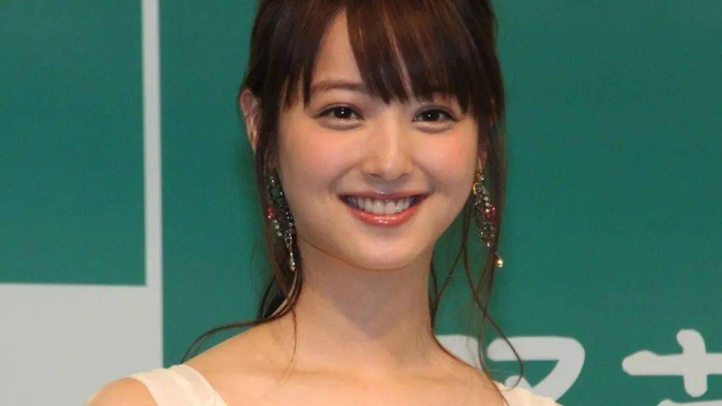 "全球最美的100张面孔,也曾被日媒评为"日本素颜最美女星…热搜里