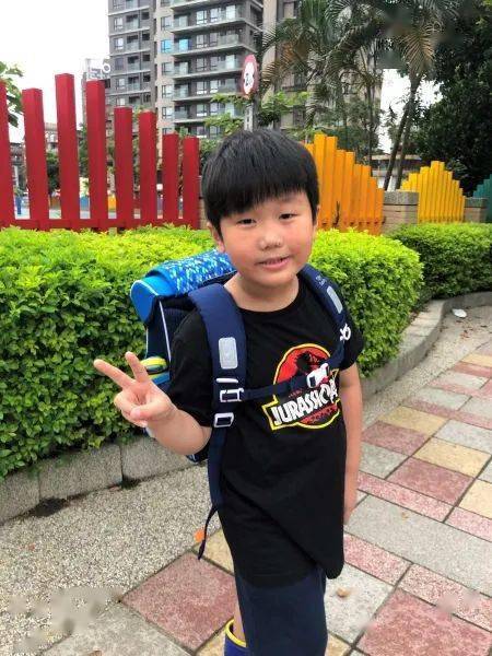 孩子|书包太重孩子长不高？挑选护脊书包小妙招
