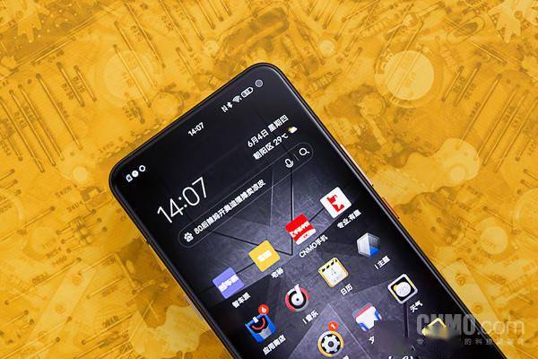 iQOO 3 5G变形金刚版手机 就是你的618最佳战利品