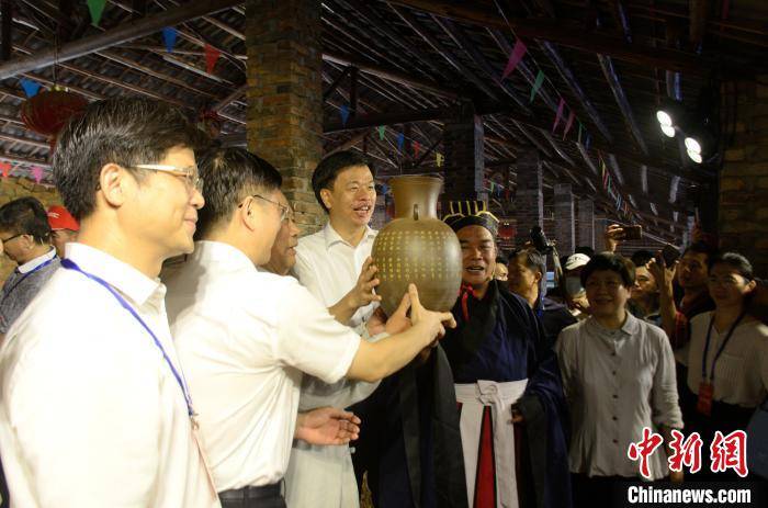 直播|广西钦州举办千年坭兴陶古龙窑火祭仪式 万件精品火热出炉