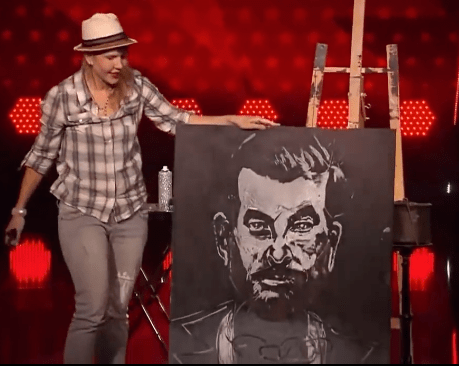 羞辱多少人:看你背包的样子,就知道你月薪低于8000