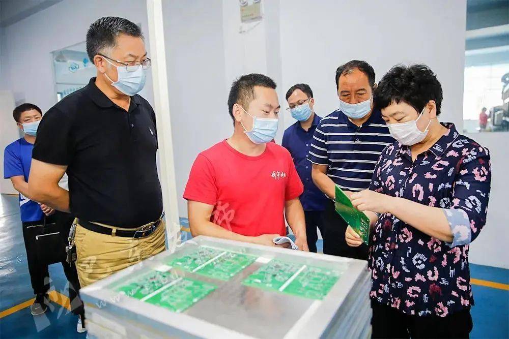 巴东2020年GDP_巴东邓明伟(2)