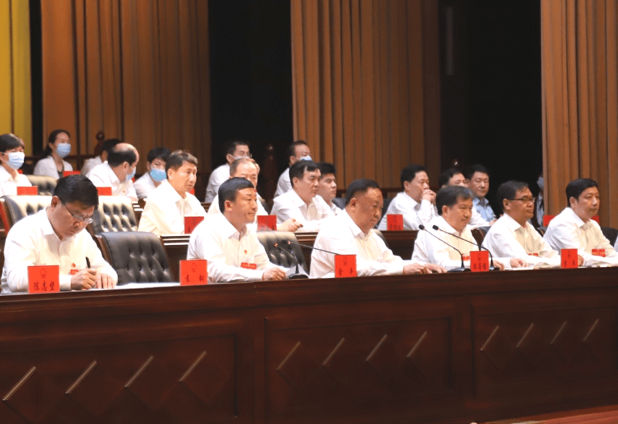 息县第十四届人大四次会议第三次大会召开