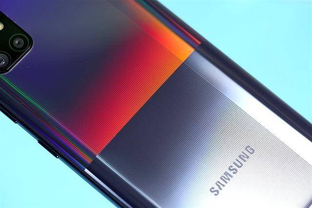 全球销量登顶的小钢炮!三星galaxy a51 5g评测:最美中置挖孔屏