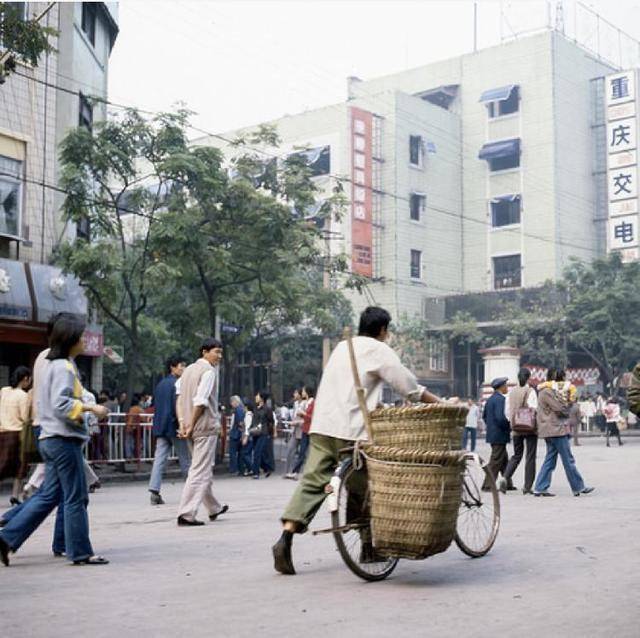 一组80年代的重庆老照片,揭开几代人藏在记忆深处的山城