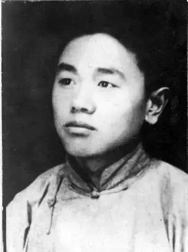 殷夫(1910-1931,浙江象山人,左联五烈士之一,著有《殷夫集.