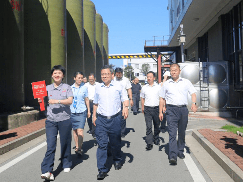 曹炯芳调研湘潭经开区加快项目建设做大做强产业