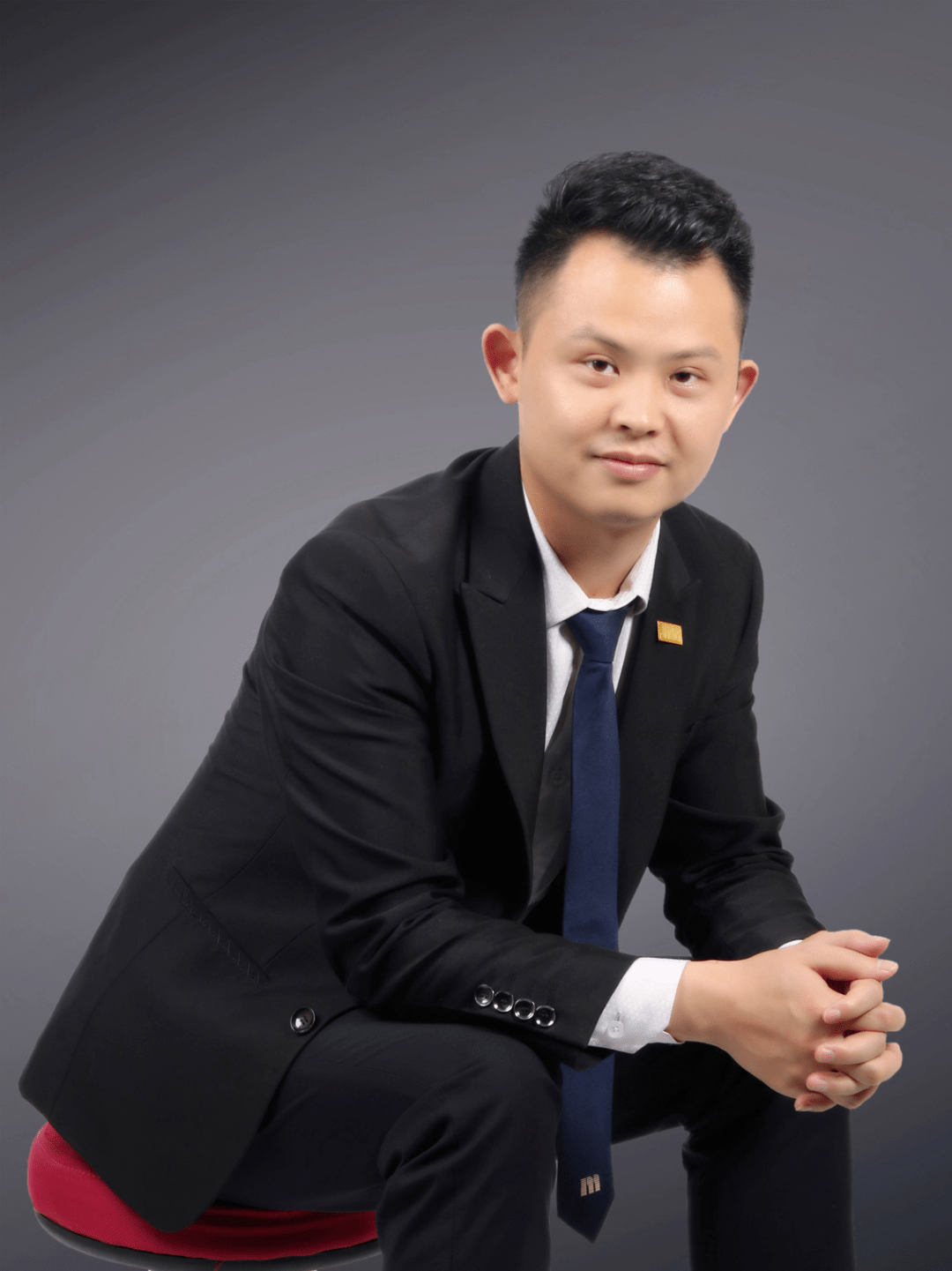 潘小兰 南山- 福临苑(2) 总监 我的格言:人生伟业的建立,不在能知,乃