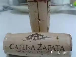 两根竹子一个酒瓶猜一成语_一幅简笔画猜一个成语