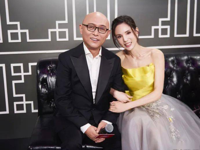 分享台前幕后趣事 此外,由于在江苏卫视演出,也见到了《非诚勿扰》的