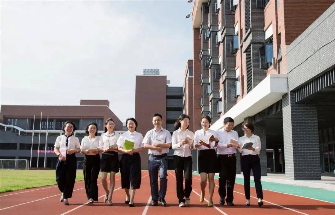 深圳|深圳这群人现状如何？实地探访发现...热搜回归！曾登榜收割近3亿阅读量