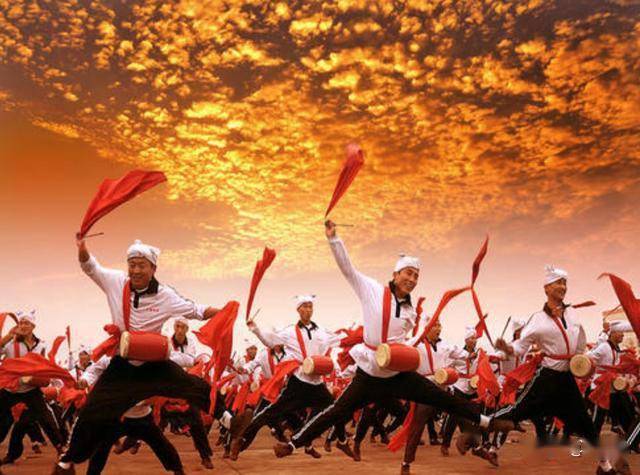 舞蹈里最打动人的是陕北黄土高原上扭的秧歌.