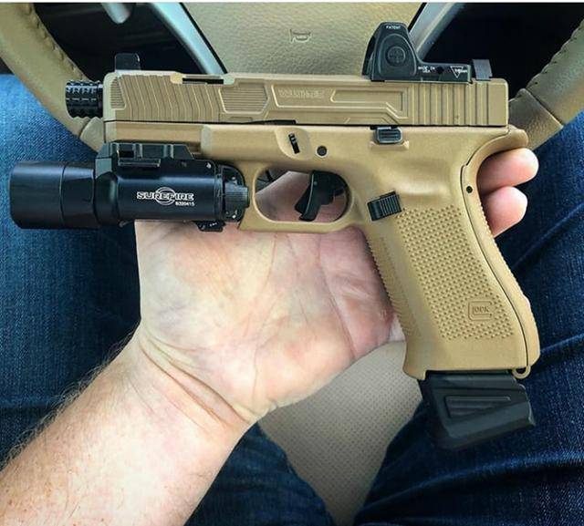 轻武器欣赏,这些枪拿在手里,才能对它们的尺寸有概念