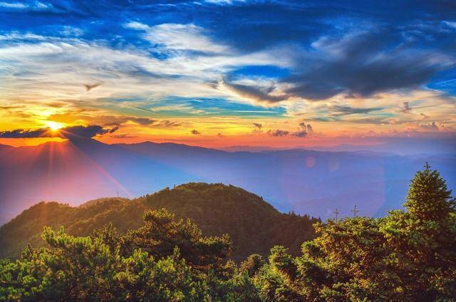 大围山位于湖南省浏阳市,是连云山脉的腹地