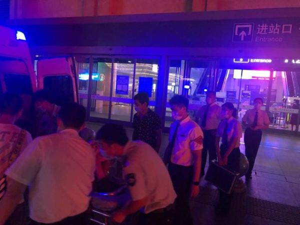 疾病|急！高铁上男子突发疾病意识模糊 济南西站紧急救援