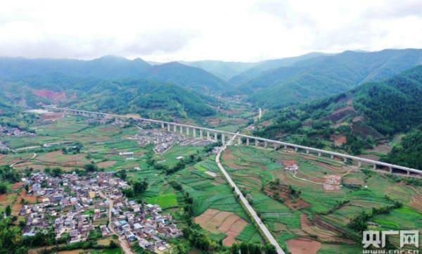 施工|昆明至景洪仅3小时！中老昆万铁路和平隧道贯通