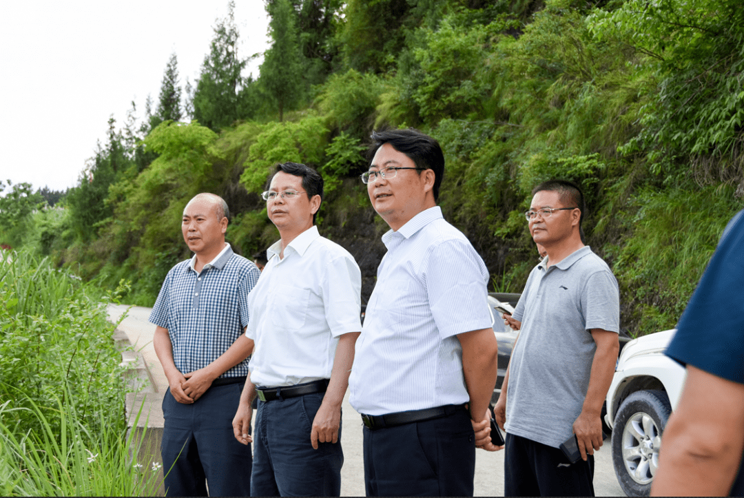 胡洪成来余庆巡河