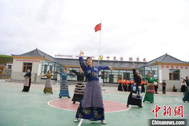 传统|甘肃夏河乡村“藏家乐”渐兴 传统牧户尝鲜“旅游饭”