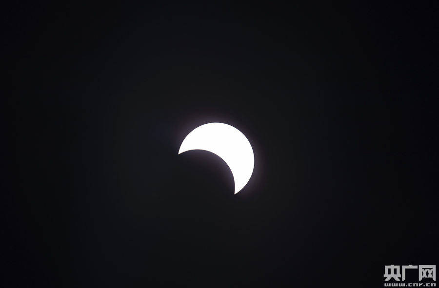 张佳琪|夏至日遇上“金边日食” 北京地区可观测到“日偏食”
