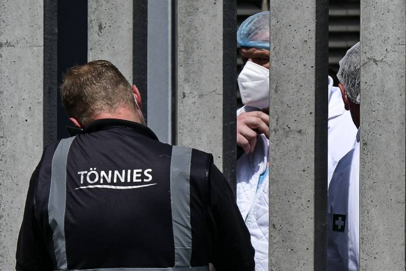 特斯洛|德国一肉联厂新冠聚集性感染人数过千，切割部门是疫情“重灾区”