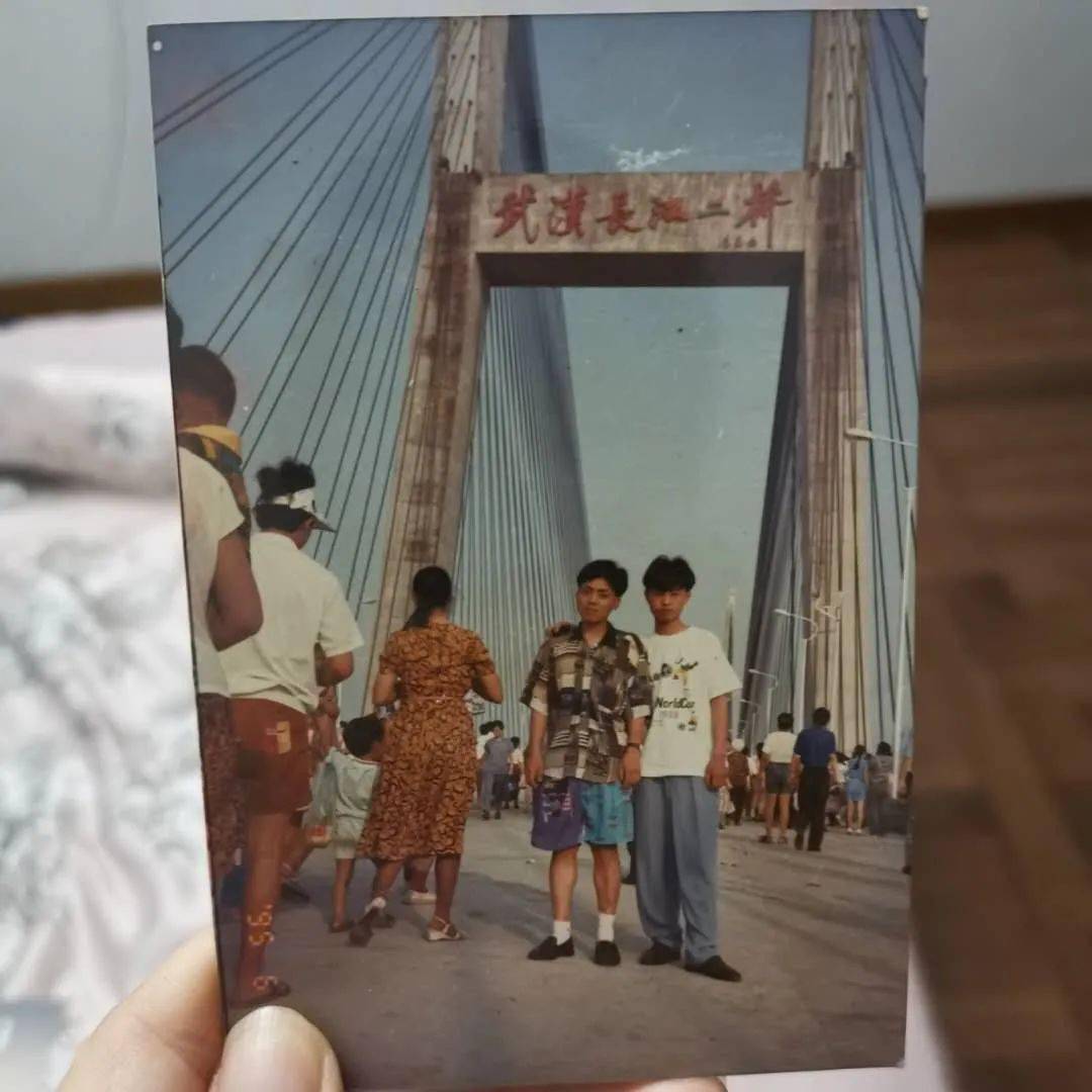 翻出90年代武汉老照片看看爸爸年轻时有多帅