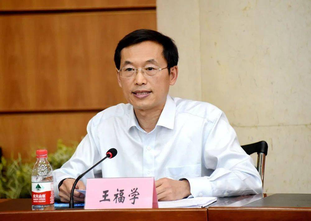 我校召开干部大会宣布省委任职决定郭宏伟同志任黑龙江